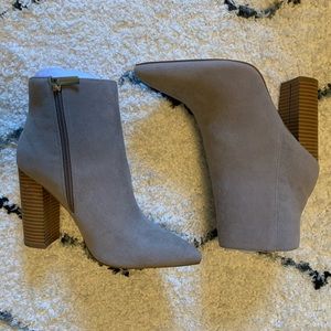New in box - JustFab Rosamund Boot in Taupe - Sz 8